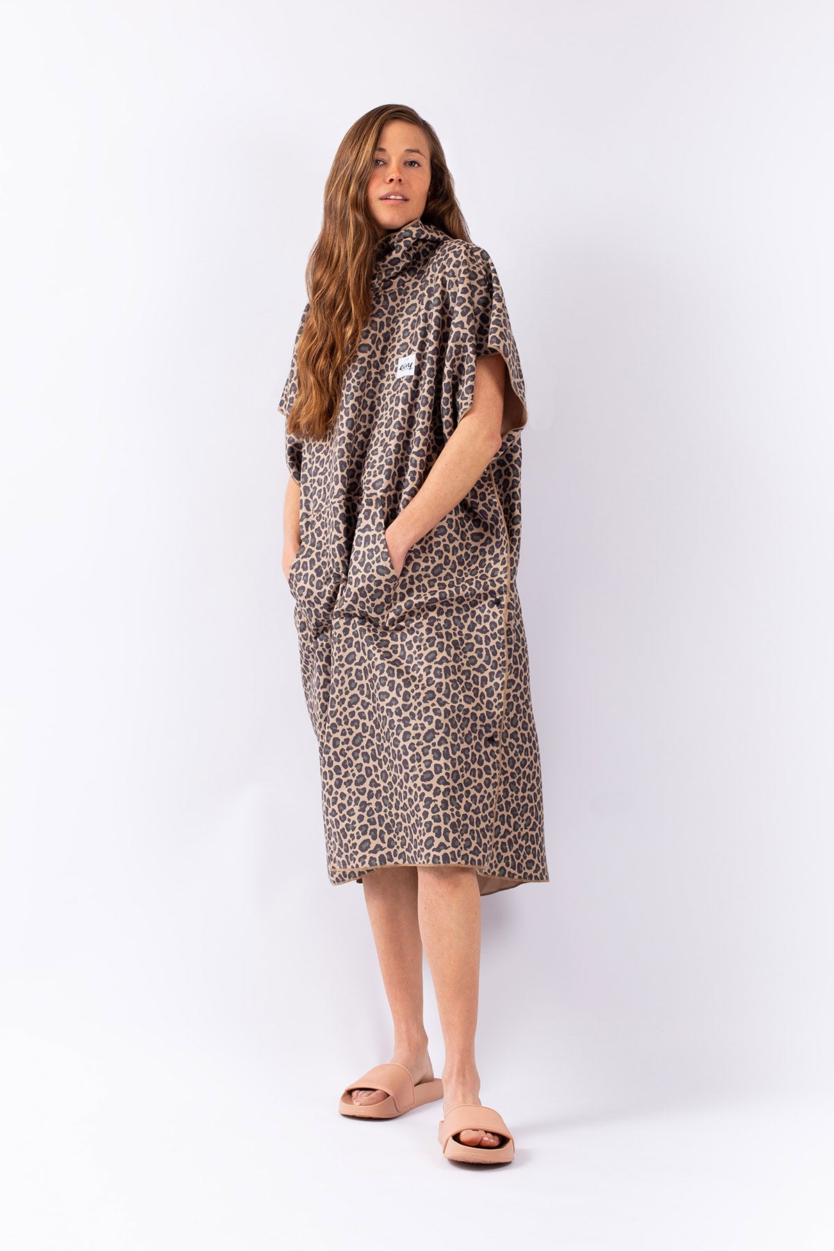 Packable Changing Robe - Leopard – Eivy
