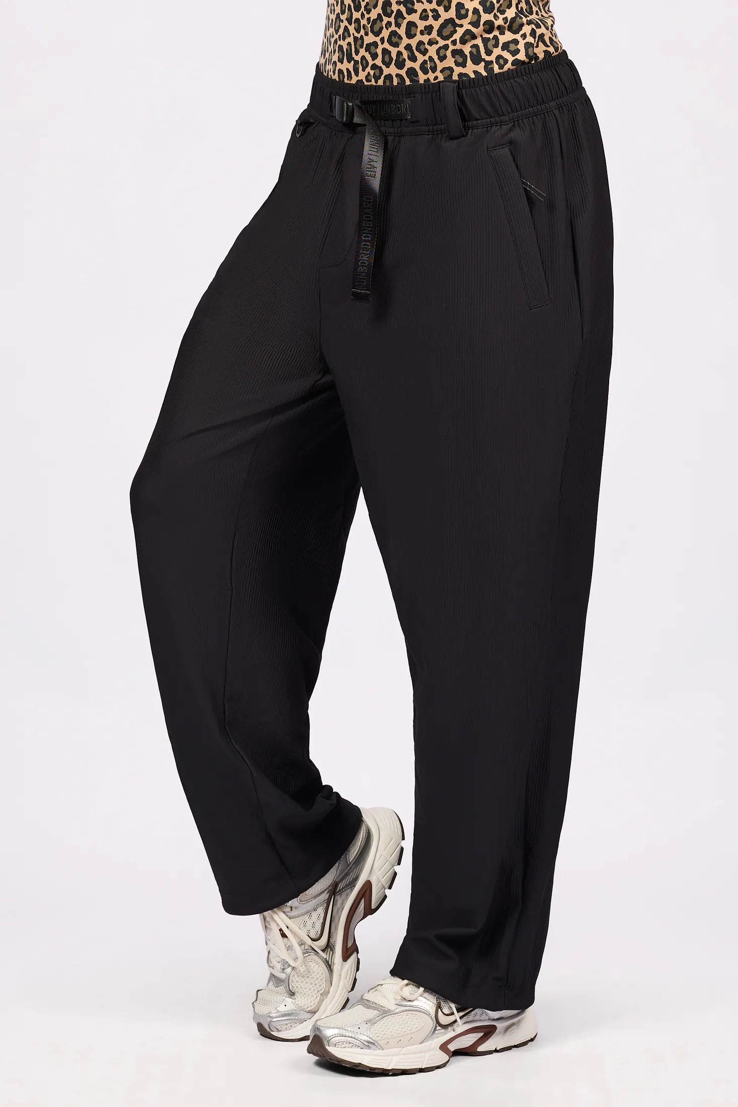 Versa Travel Rib Pants - Black