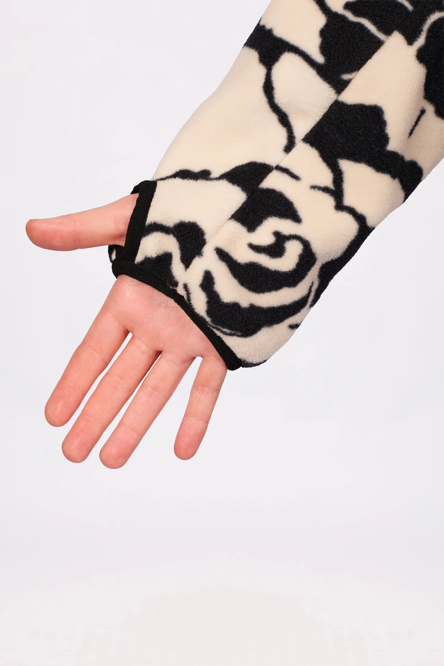 Ball Fleece - Black Rose