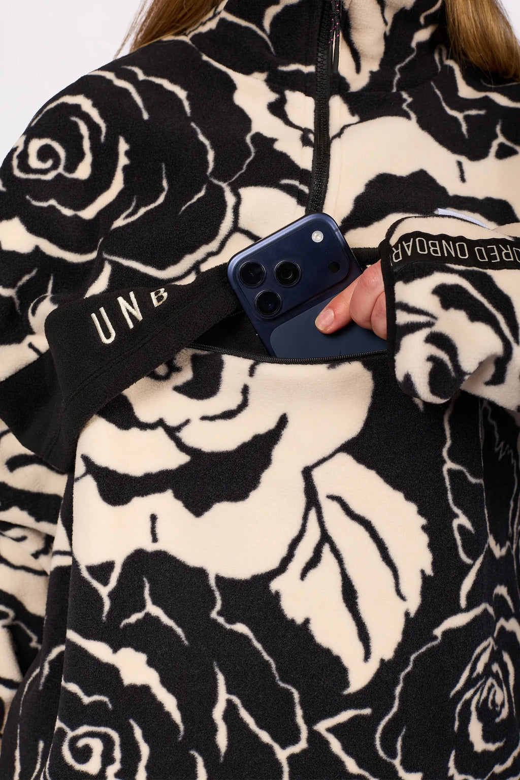 Ball Fleece - Black Rose