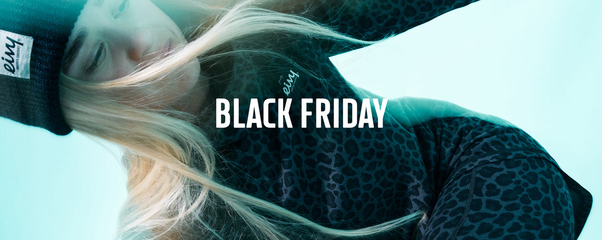 Black Friday hos Eivy – tjej i underställ med svart leopardmönster och svart stickad mössa