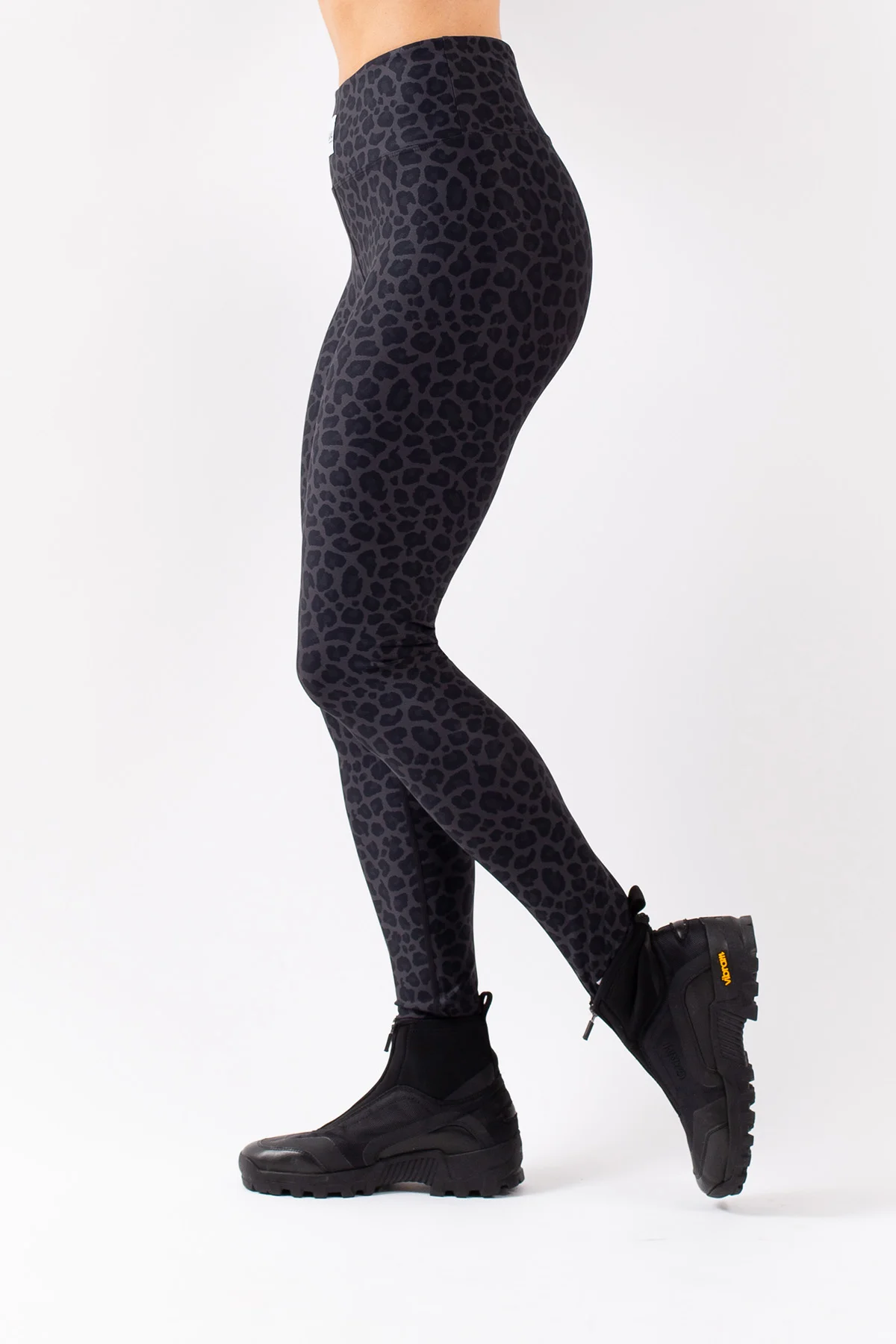 Women Gym Leggings Polyester With Phone Pocket- Leopard Print